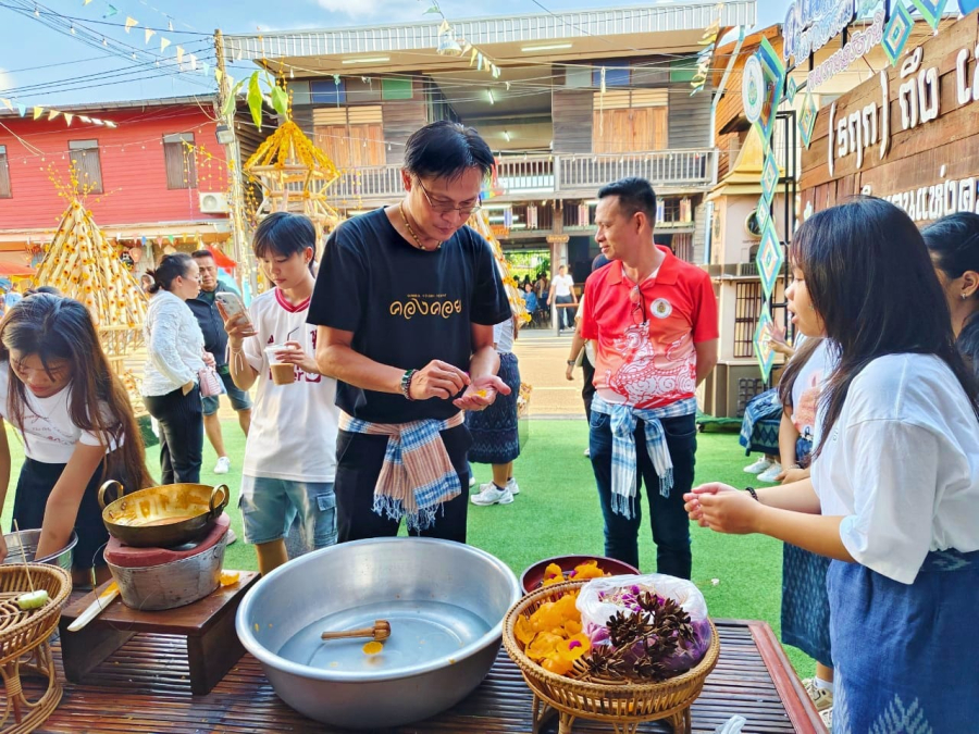 เยี่ยมชมกิจกรรม ประชารัฐวัฒนธรรม ถนนสายวัฒนธรรม เขมราษฎร์ธานี ให้กำลังใจ พลังคลื่นลูกใหม่ กลุ่มเยาวชนคนรุ่นใหม่ สร้างบ้านแปลงเมือง (กลุ่มผู้สูงวัย) และกลุ่มวัยทำงาน ตามยุคสมัยนิยม โดยยังคงรักษารากเหง้าทางวัฒนธรรม